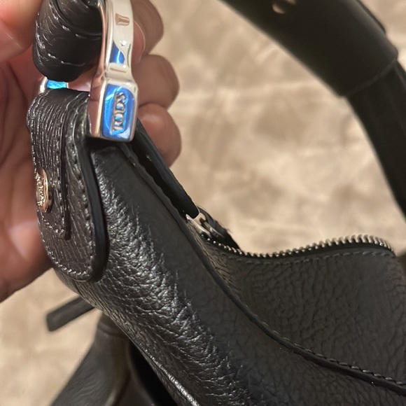 Tod's Black Leather Shoulder Bag - Picture 6 of 11